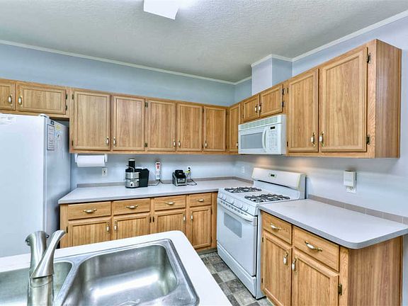 2nd image of 2300 E Valley Pkwy Space 177