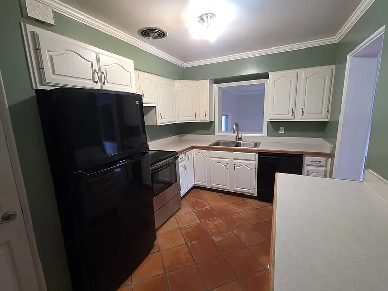 3116 Amherst Ave — Photo 3