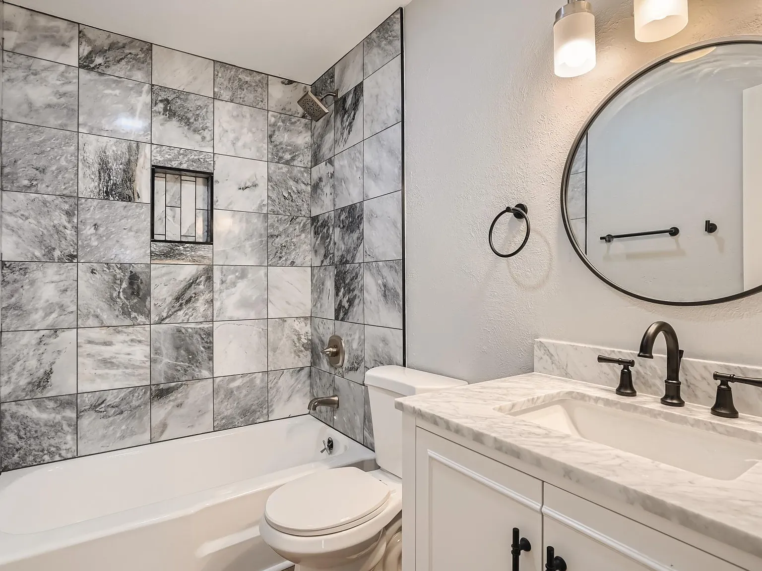 2 bed, 800 sqft, $2,500 — Photo 2