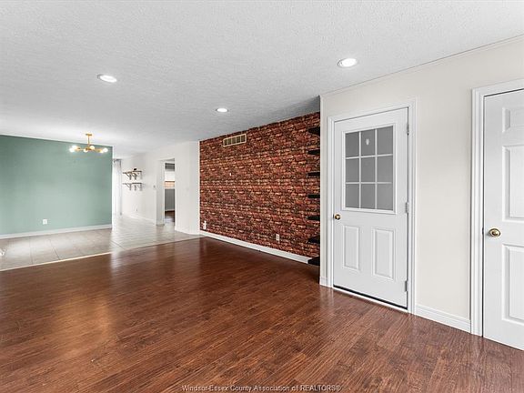 4th image of 294 Erieview Dr