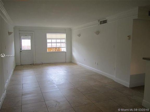 3rd image of 1575 Euclid Ave APT 202