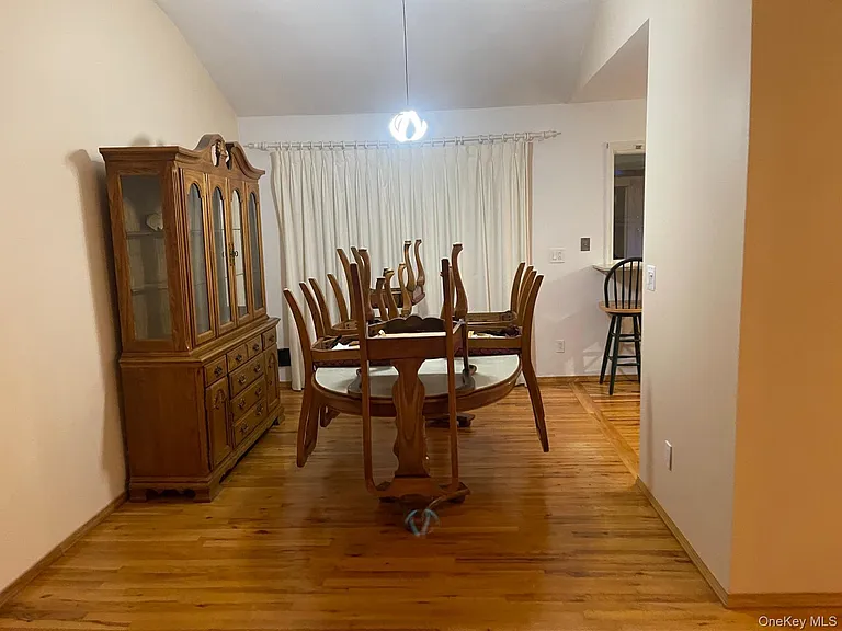 18 Greenwich Rd — Photo 7