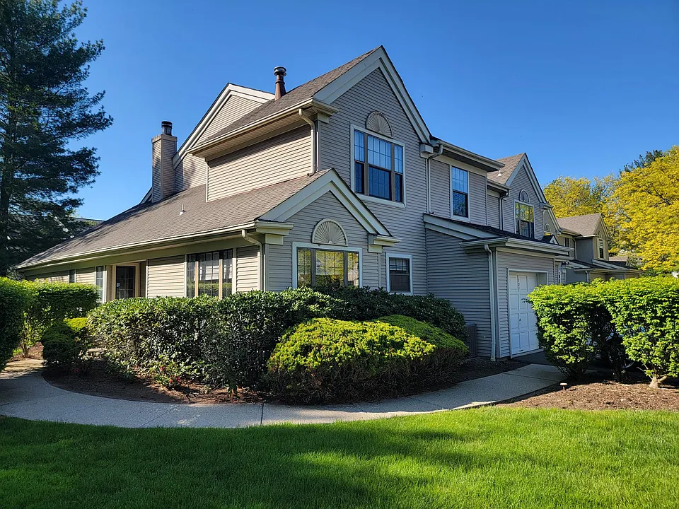 121 Frank Ct