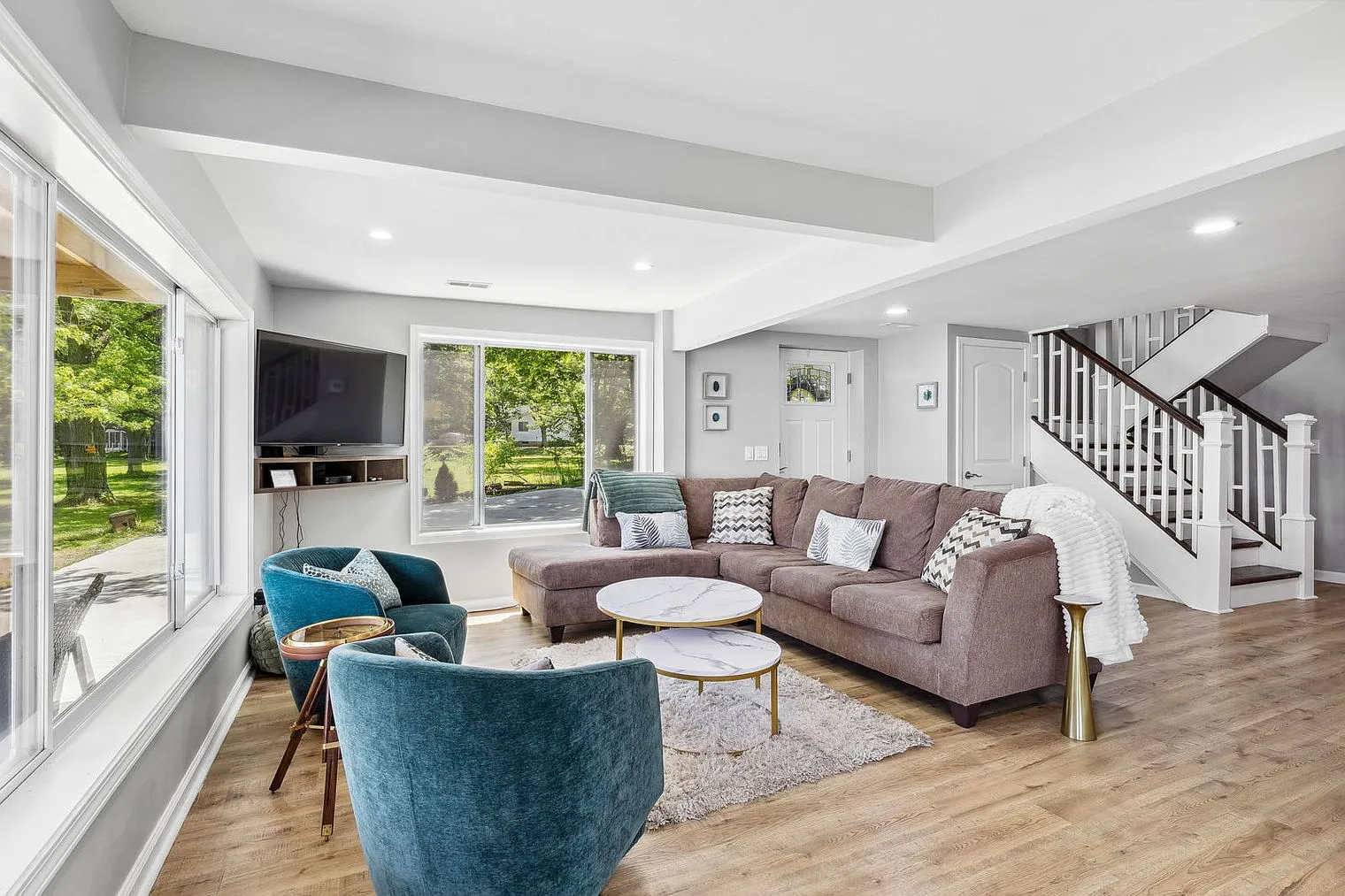 4 bed, 2.0 bath, 2389 sqft, $7,416 — Photo 2