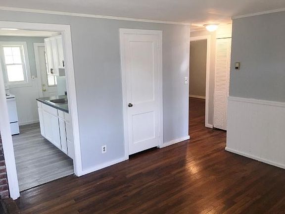 4th image of 82 Sunnyside Dr
