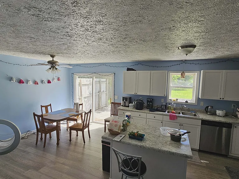6174 Rutherford Ave — Photo 22
