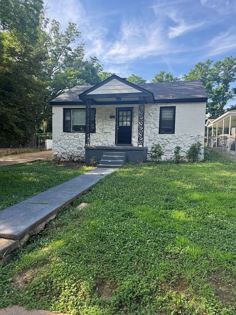 Welcome to 1981 Boyle Ave! — Photo 1