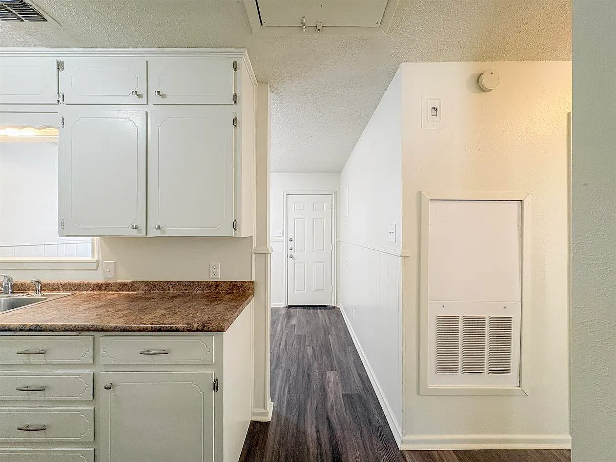 326 Tucson Dr — Photo 2