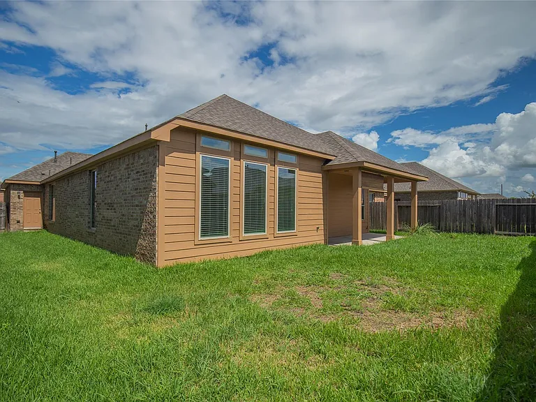 311 Lockridge Hill Ln — Photo 31