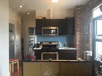 Rented by R New York
