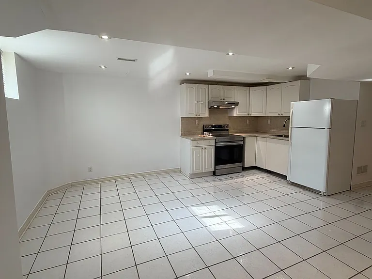 57 Garland Cres #BASEMENT — Photo 5