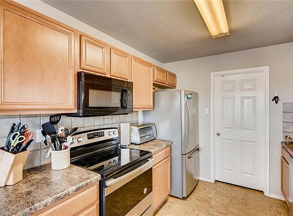 5th image of 318 Delby St