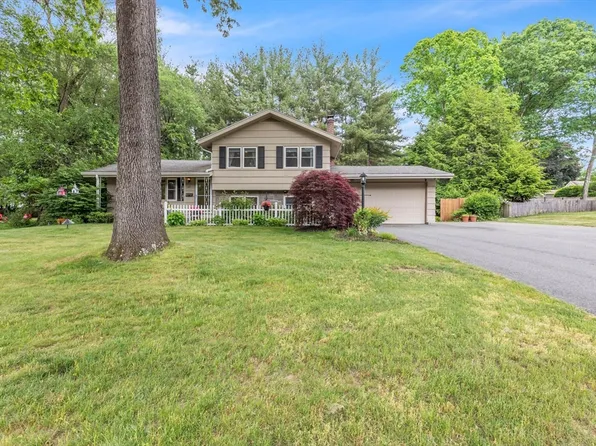 143 Brookwood Dr, Longmeadow, MA 01106