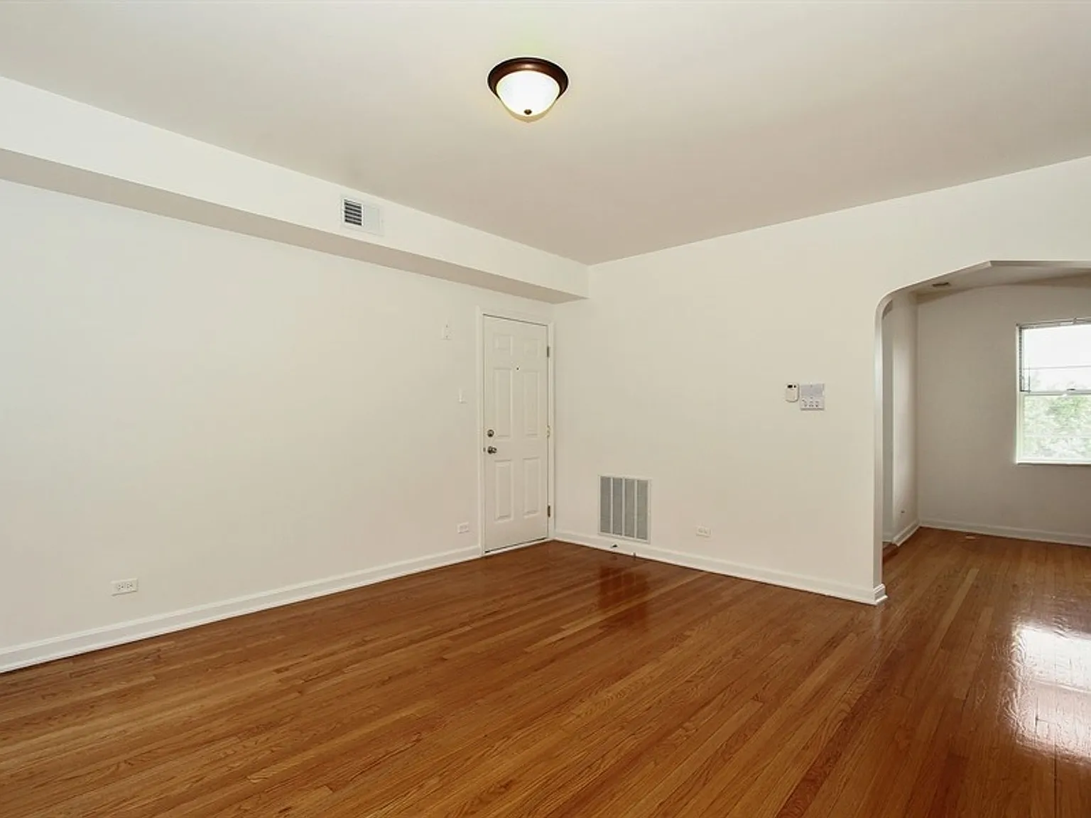 8238 S Ellis — Photo 2