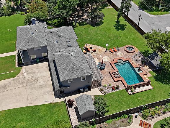 4th image of 315 Mimosa Dr