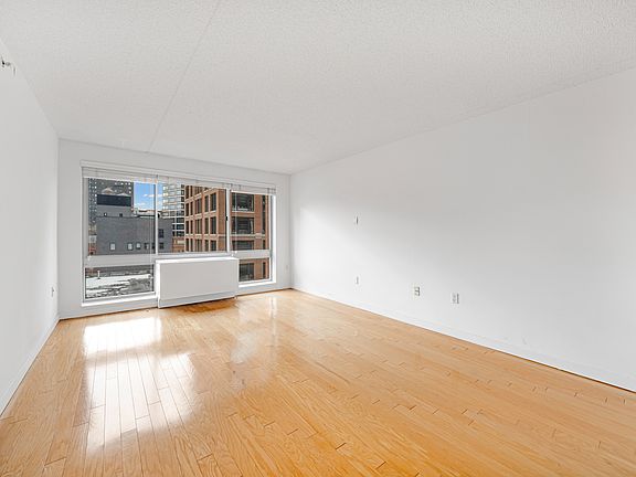 3rd image of 555 W 23rd St APT S10f