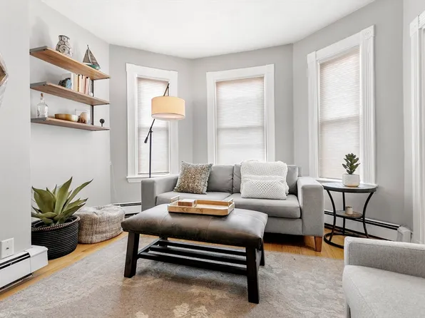 462 E 6th St #2, South Boston, MA 02127