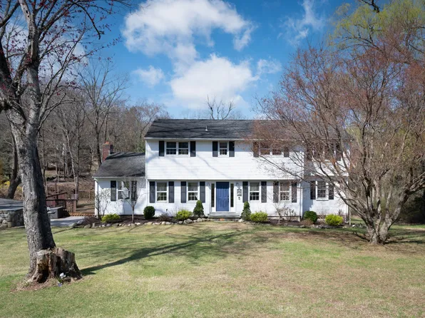 2 Greenview Road, Brookfield, CT 06804