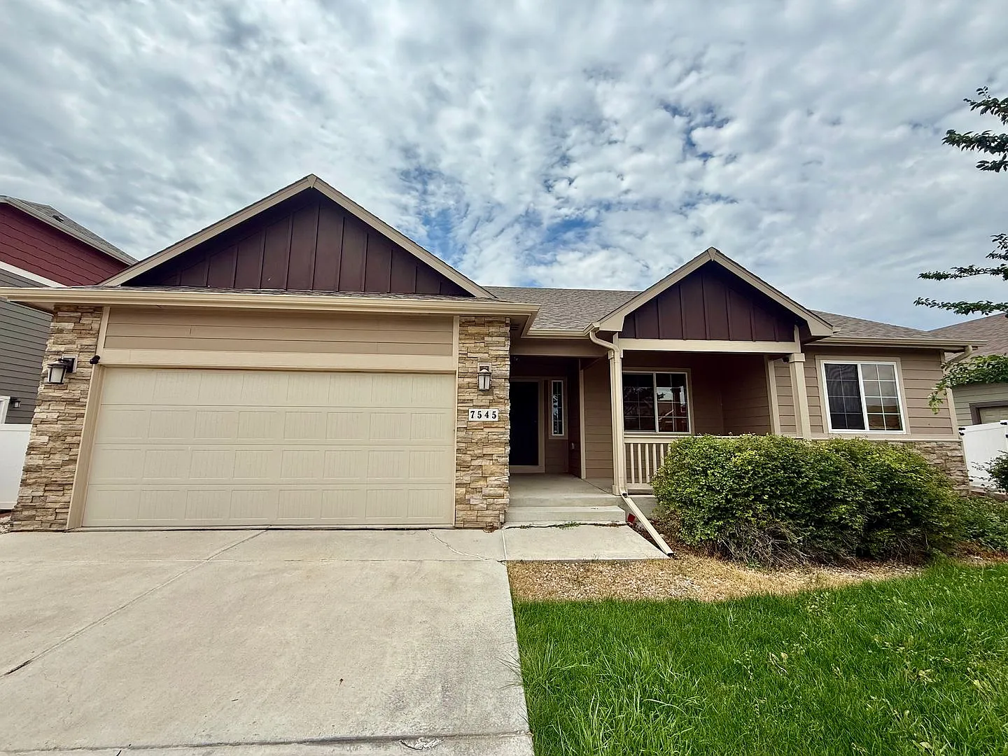 Move-In Ready Ranch in Wellington with Fresh Updates 2 Weeks Free — Photo 2