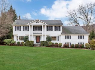 6 Comanche Ct, Katonah, NY 10536