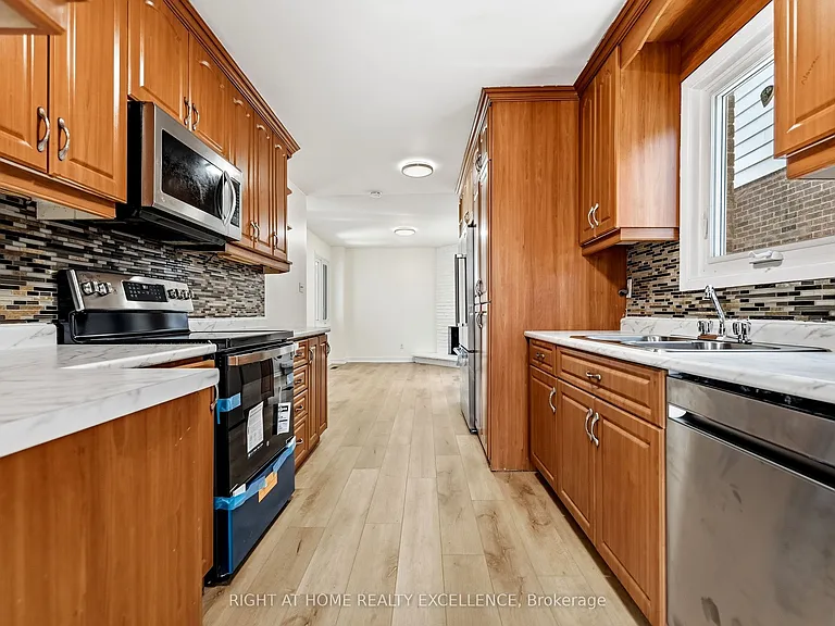 10 Banting Cres #UPPER — Photo 13
