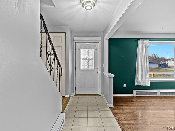 3rd image of 2716 Ravenglass Rd