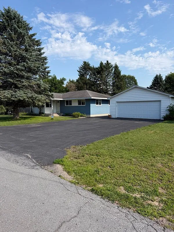 3 bed, 1.5 bath, 1152 sqft, $2,500 — Photo 3