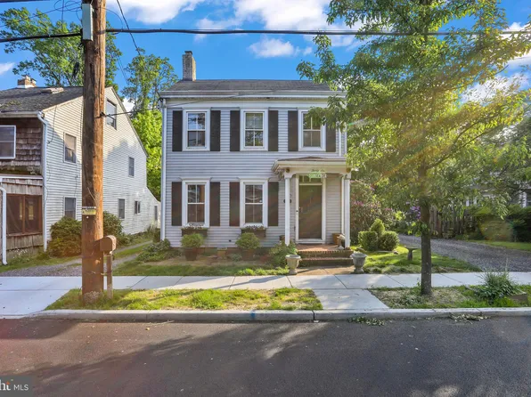 36 Church St, Allentown, NJ 08501