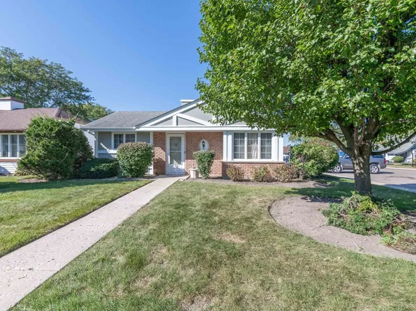 18 Garden Dr #18, Montgomery, IL 60538