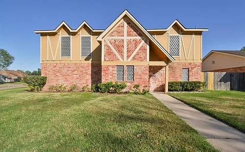 13915 Roundstone Ln Photo 1