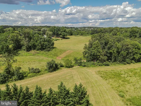 2003 Arabian Dr, Finksburg, MD 21048
