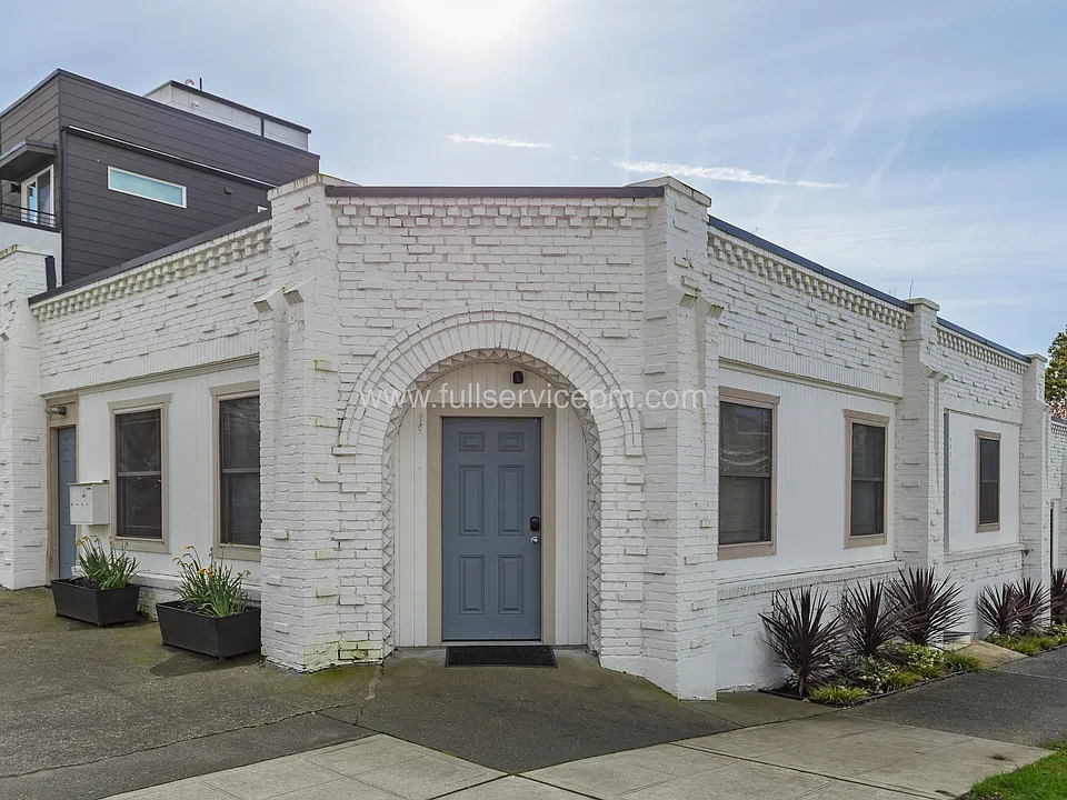 7103 1/2 California Ave SW