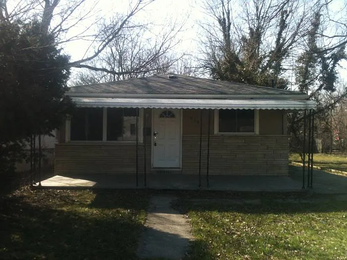 839 Midland Ave photo 1