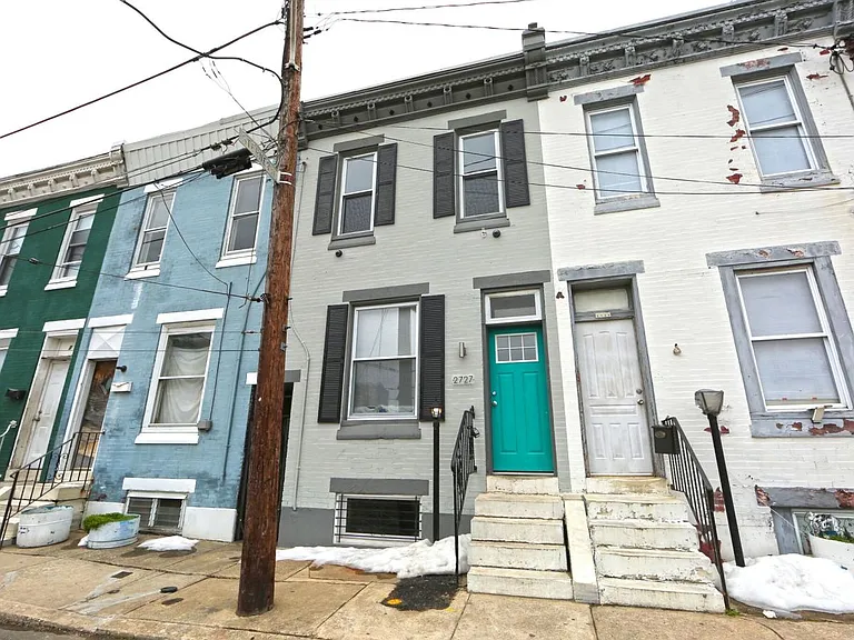 2727 Helen St — Photo 1