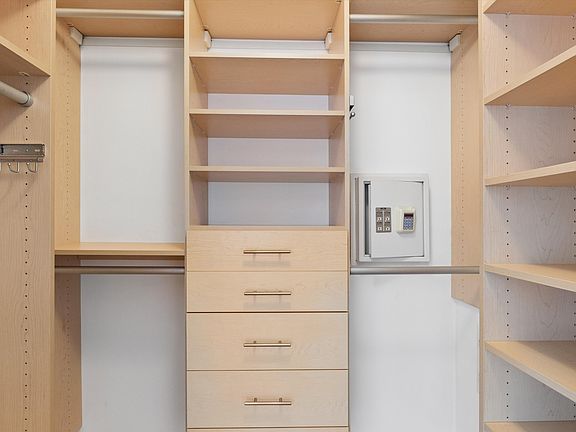 4th image of 555 W 23rd St APT S10k