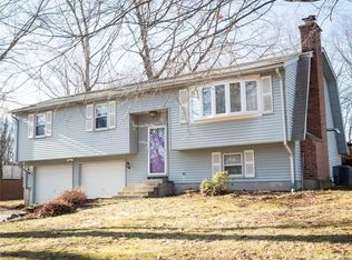 21 Country Ln, East Hampton, CT 06424