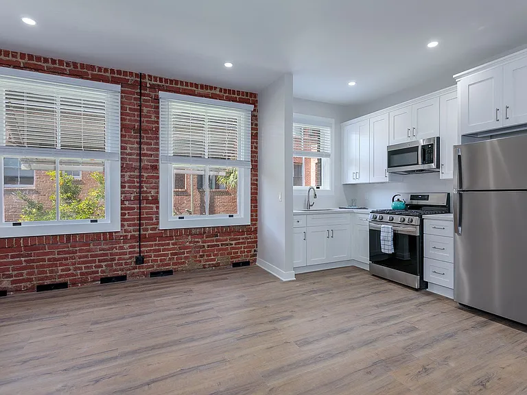 149 S Los Robles Ave — Photo 47