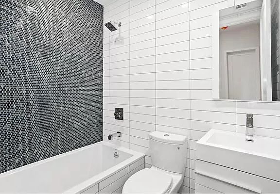 4th image of 1385 Pacific St #3