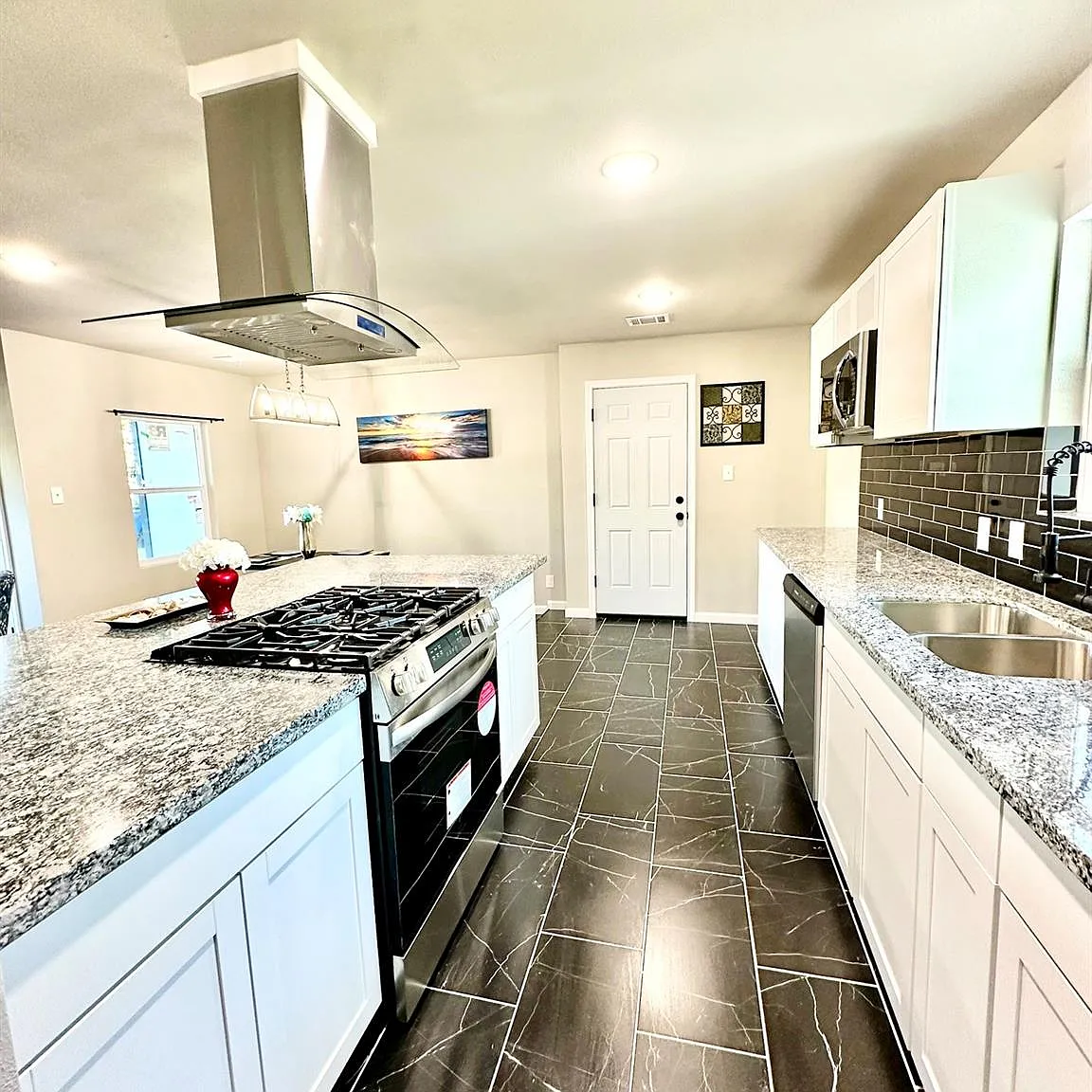 3 bed, 2.0 bath, 1116 sqft, $2,350 — Photo 4