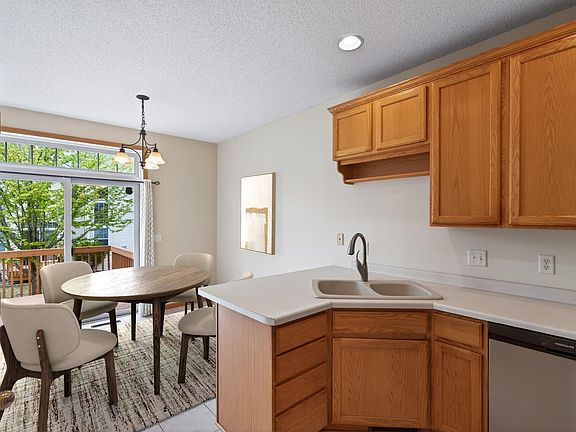 5th image of 17582 Hackberry Ct