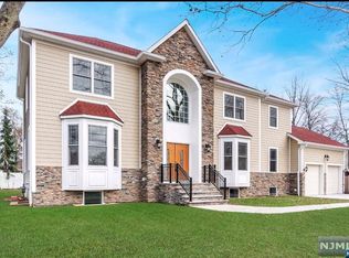 29 Charles Pl, Old Tappan, NJ 07675