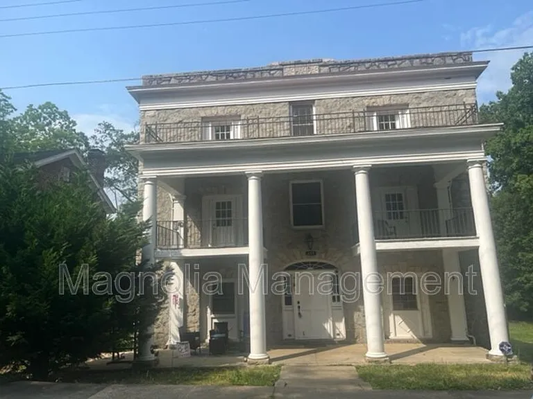 215 W Young Ave #6 — Photo 1