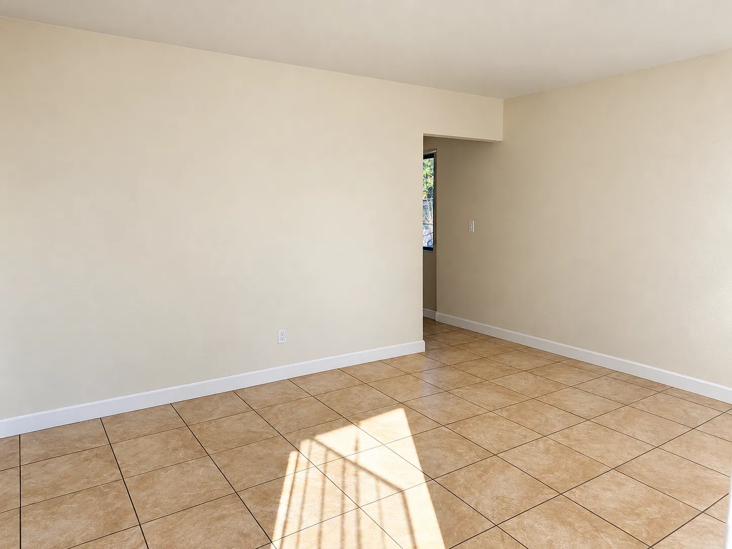 2 bed, 750 sqft, $2,150 — Photo 3