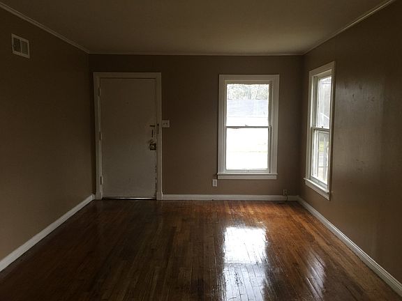 3rd image of 6016 Fairfield Ave