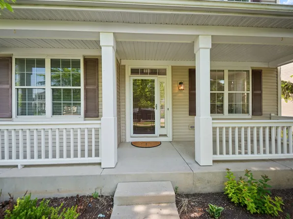 2739 Moraine Valley Rd, Wauconda, IL 60084