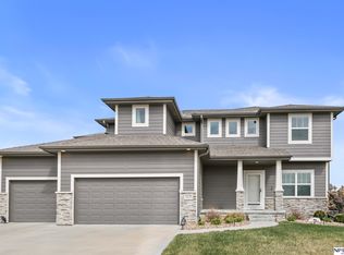5216 Heartland Dr, Bellevue, NE 68133