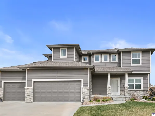 5216 Heartland Dr, Bellevue, NE 68133
