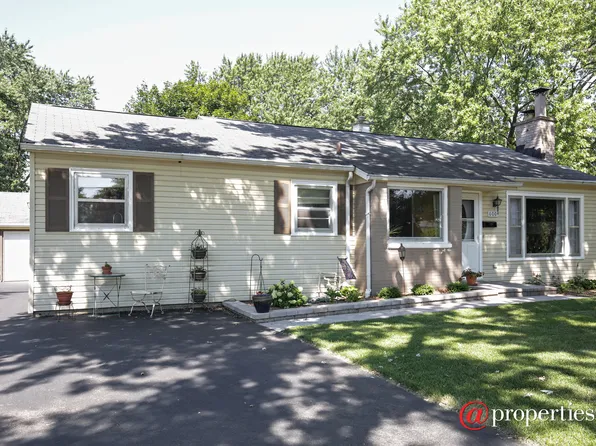 600 McHenry Ave, Crystal Lake, IL 60014