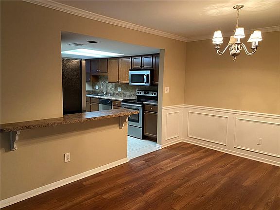 3rd image of 2207 Surrey Ct