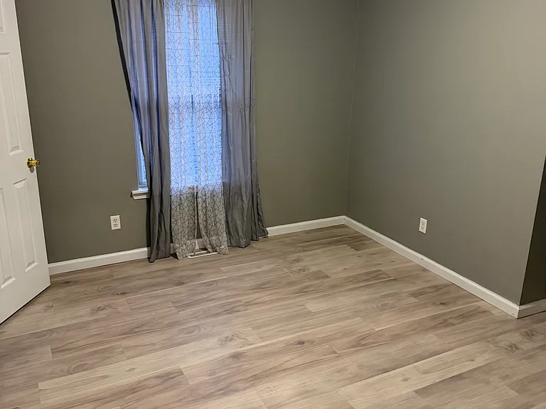 723 S Pinhook Dr — Photo 4